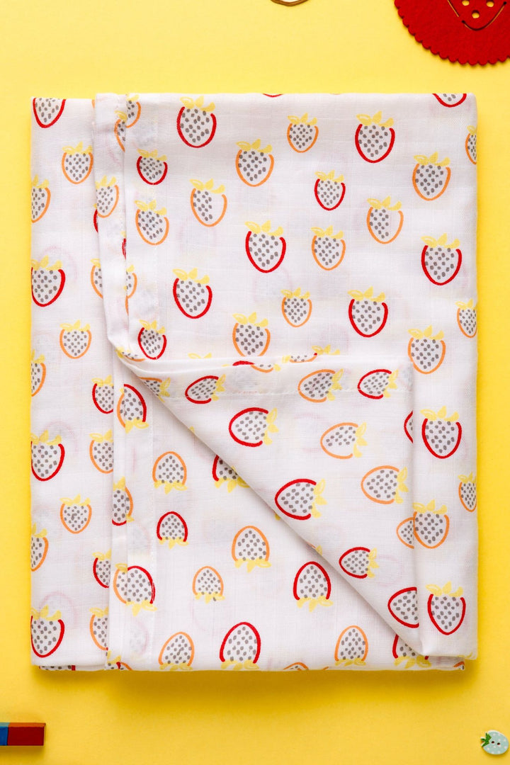 Very Strawberry - Muslin Swaddle MOMZJOY.COM