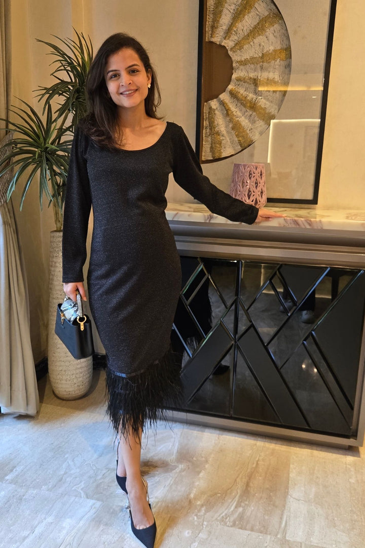 Sleek Black Maternity Bodycon Dress MOMZJOY.COM