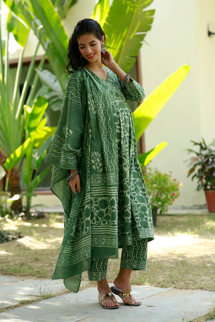 Pretty Forest Green Maternity & Nursing Kurta + Bump Band Bottom + Dupatta (3 Pc) (100% Cotton) momzjoy.com