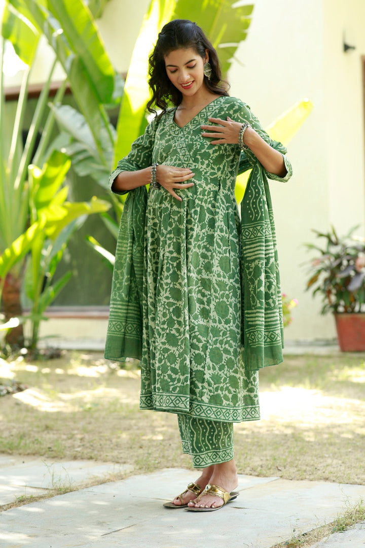 Pretty Forest Green Maternity & Nursing Kurta + Bump Band Bottom + Dupatta (3 Pc) (100% Cotton) momzjoy.com