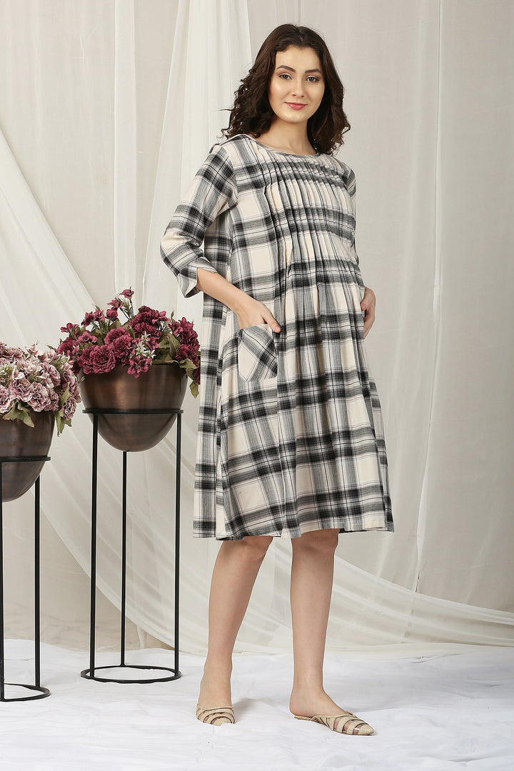 Black & White Flannel Checks Maternity & Nursing Pintuck Dress MOMZJOY.COM