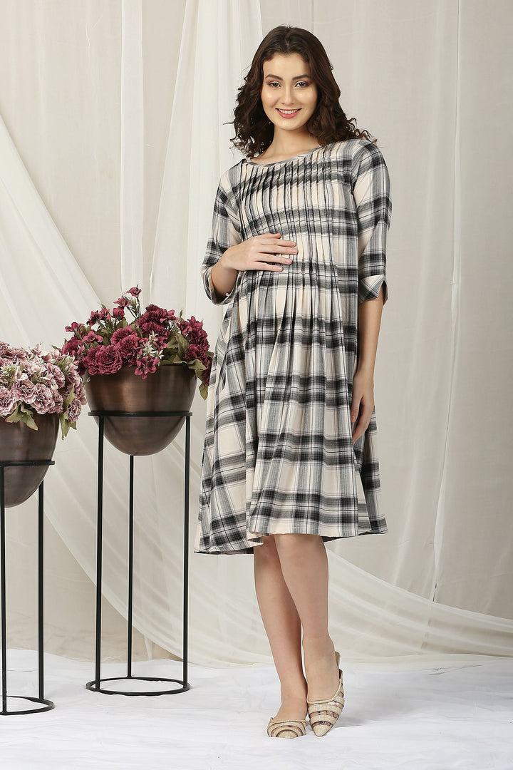 Black & White Flannel Checks Maternity & Nursing Pintuck Dress MOMZJOY.COM