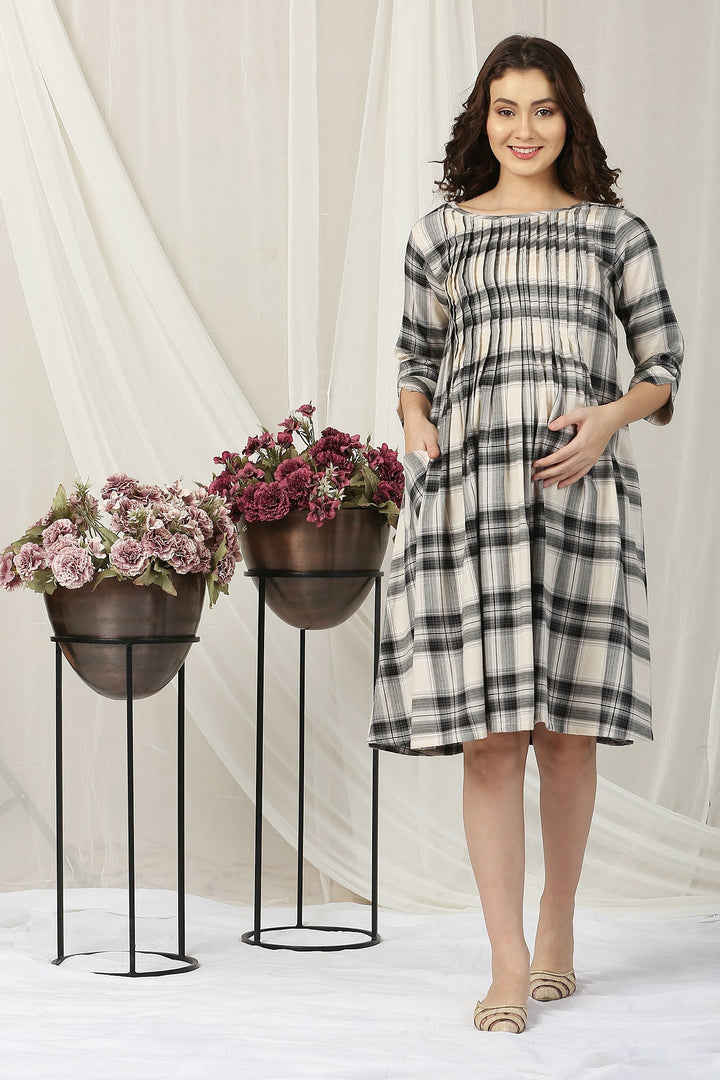 Black & White Flannel Checks Maternity & Nursing Pintuck Dress MOMZJOY.COM