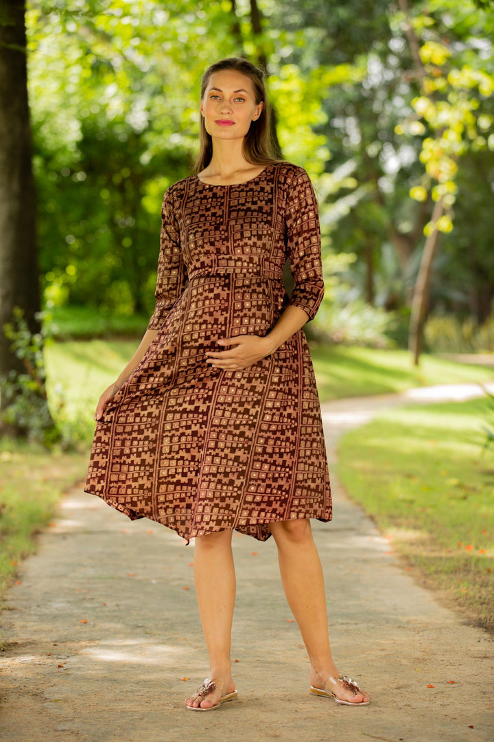 Silk Sheen Maternity & Nursing Horizontal Zip Dress MOMZJOY.COM