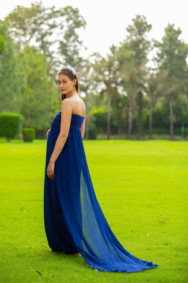 Luxe Royal Blue Off-Shoulder Trail Maternity Photoshoot Gown MOMZJOY.COM