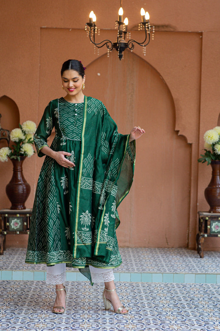 Premium Green Palm Chanderi Maternity Kurta + Bump Band Bottom + Dupatta (3 pc) momzjoy.com