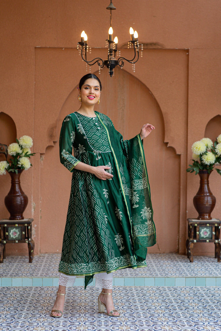 Premium Green Palm Chanderi Maternity Kurta + Bump Band Bottom + Dupatta (3 pc) momzjoy.com