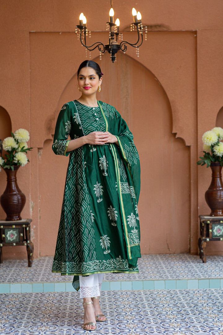 Premium Green Palm Chanderi Maternity Kurta + Bump Band Bottom + Dupatta (3 pc) momzjoy.com