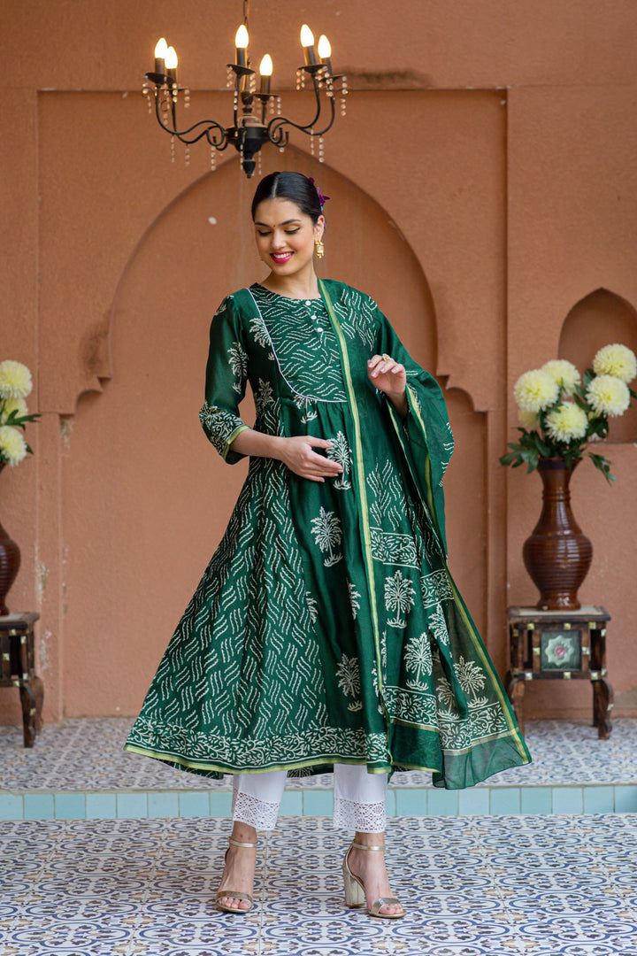 Premium Green Palm Chanderi Maternity Kurta + Bump Band Bottom + Dupatta (3 pc) momzjoy.com