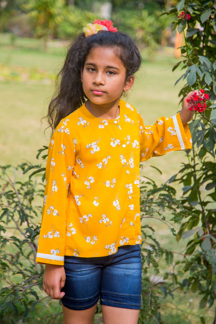 Sunny  Floral Front Button Top (1 yr to 8 years) - MOMZJOY.COM